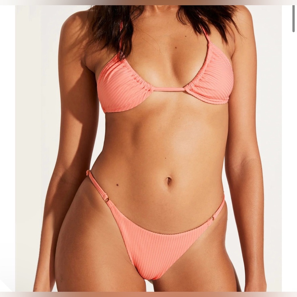 VITAMIN A Gia Ring Triangle Top